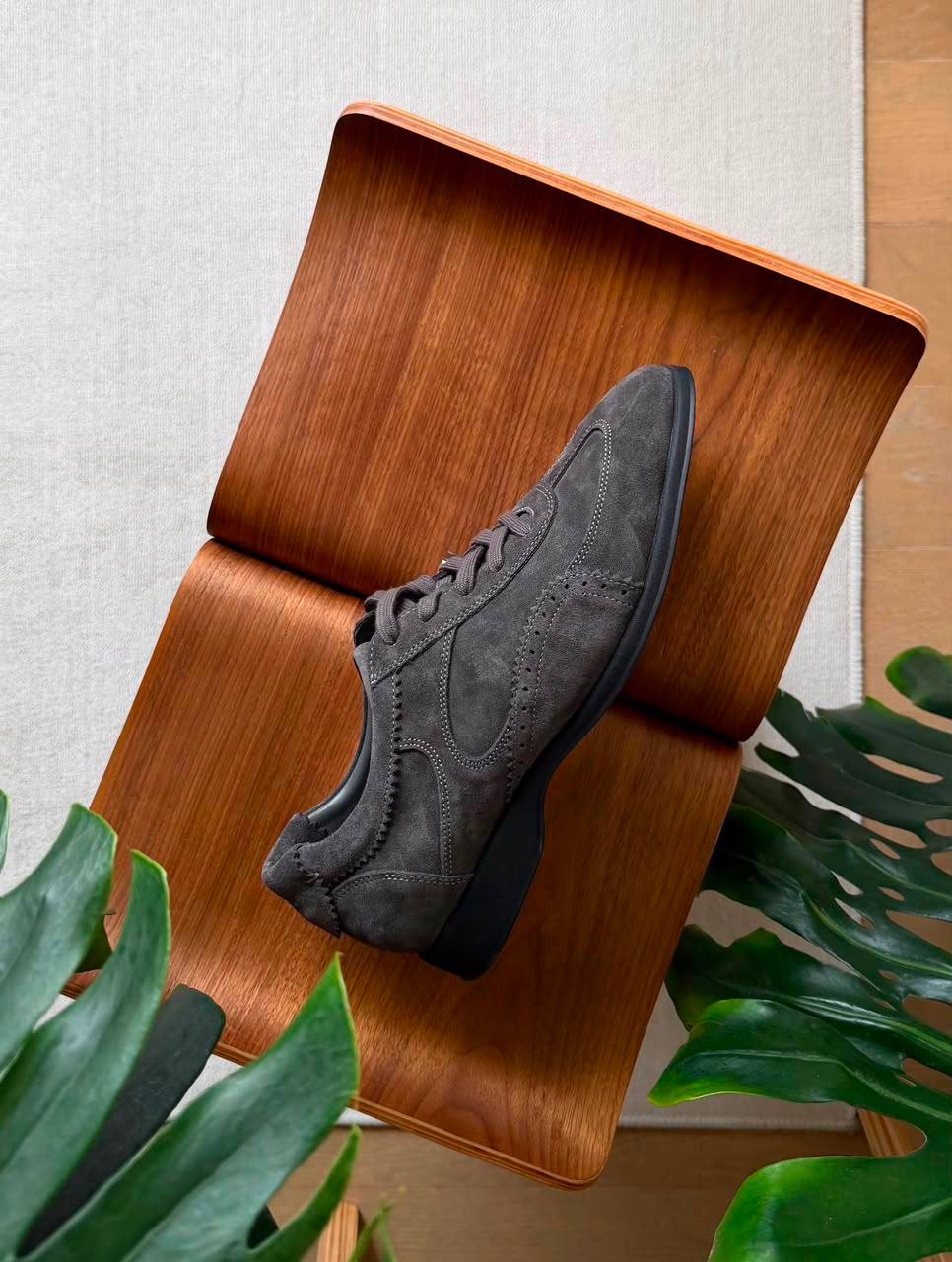 RETRO 21 Calf Suede Brogue Sneaker